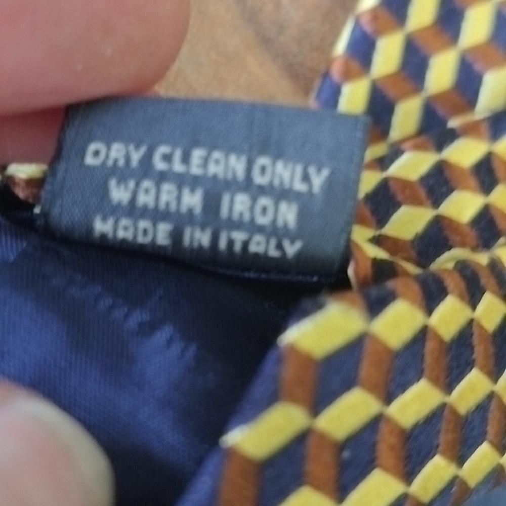 Zegna Geometric Cube Print Gold & Black w/Blue Hues Beautiful Men's Silk Tie - Picture 6 of 7